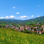 Bedonia, immersa in una conca verde dell'alta Val Taro