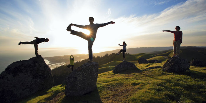 Yoga trekking nella natura