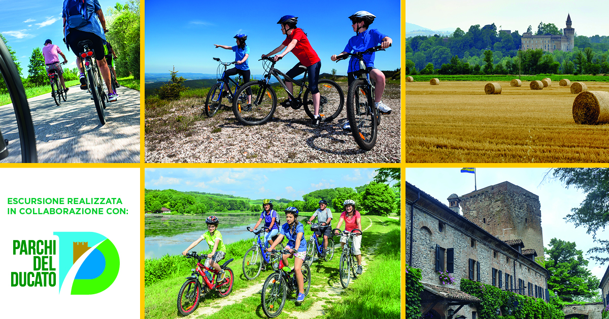 nel centro di un paese in bicicletta