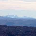 Monte Capra e Sant'Agostino - la vista delle Apuane in lontananza